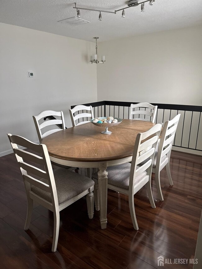 Building Photo - 180 Tulip Ln