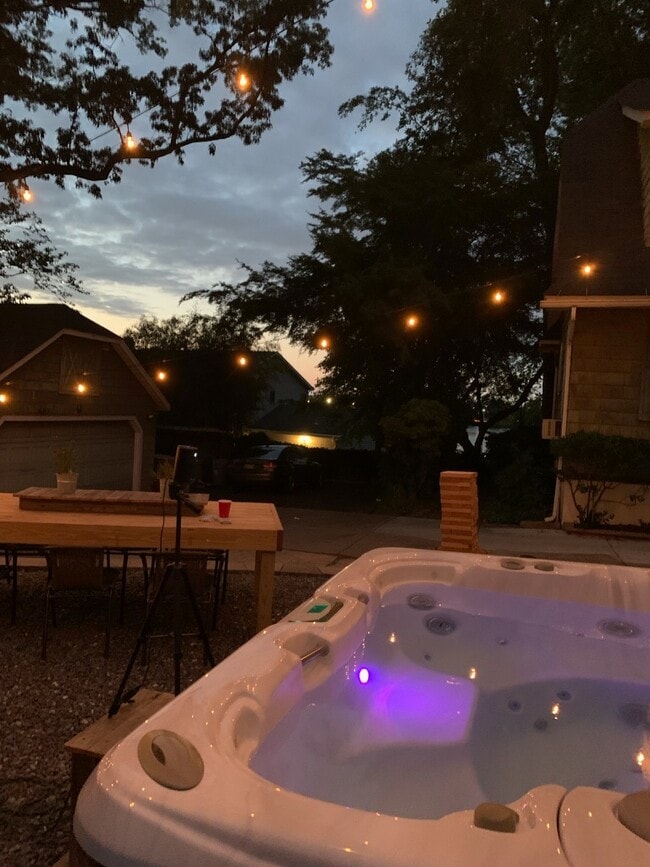 backyard, river view, 2-3 parking spots,(hot tub not included) - 135 E Wayne Ter