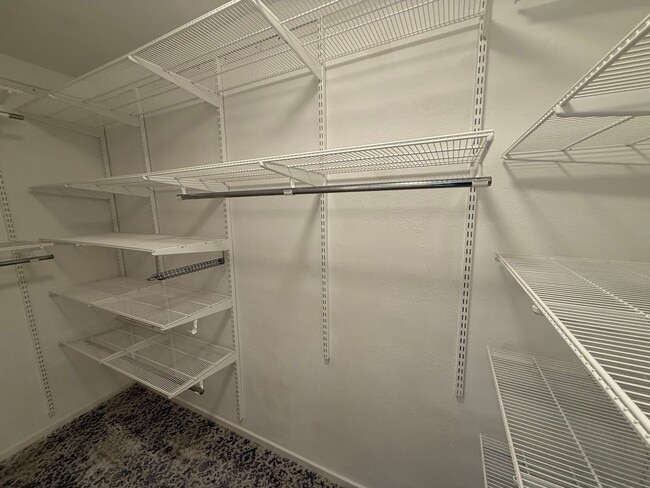 Building Photo - ONE BEDROOM ONE BATH UPDATED UPPER UNIT CONDO IN LARKSPUR ISLE