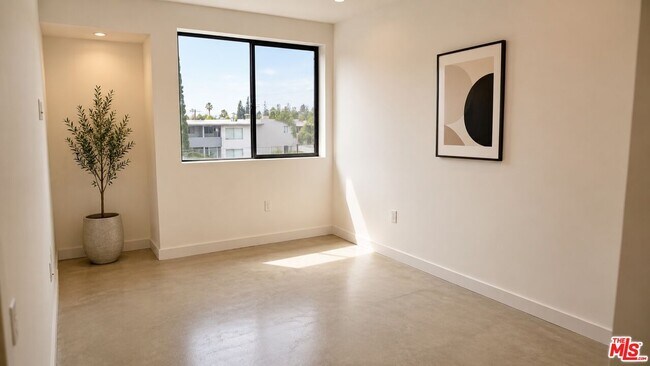 Building Photo - 10867 Fruitland Dr