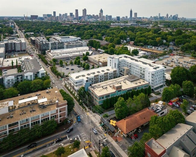 Building Photo - 764 Memorial Dr SE