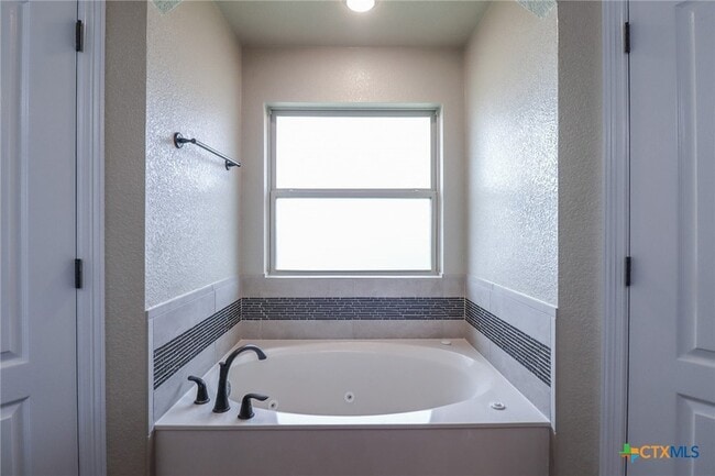 Building Photo - 8107 Preston Hollow Dr