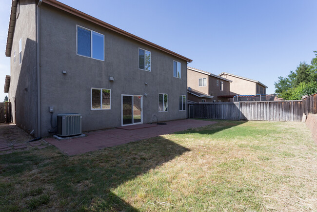Building Photo - This is a gorgeous home, make it yours!