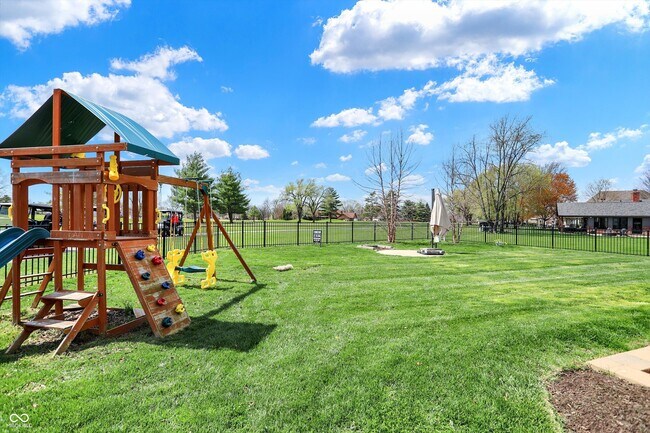 Building Photo - 3037 Golfview Dr