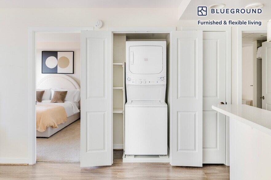 Building Photo - 3444 Fairfax Dr