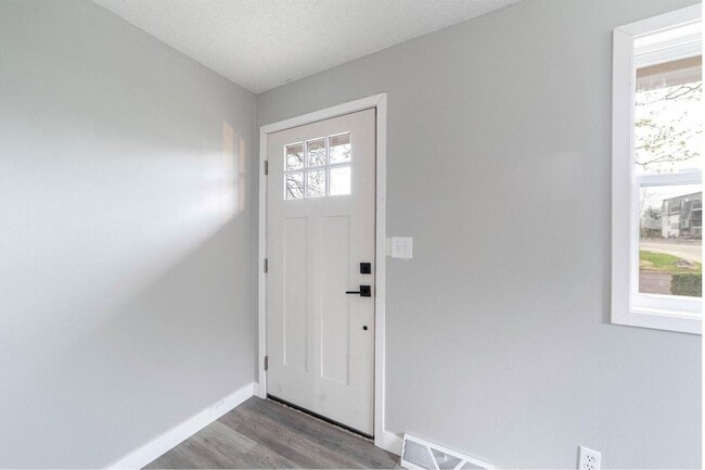 Building Photo - 3405 Balboa Ln