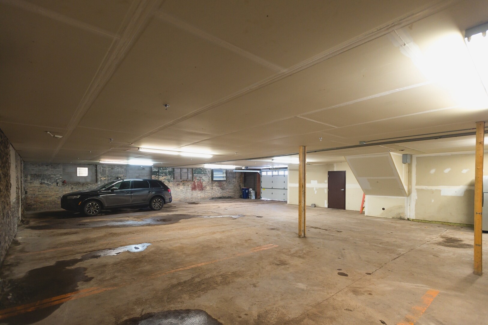 Building Photo - 208 E Montezuma Ave