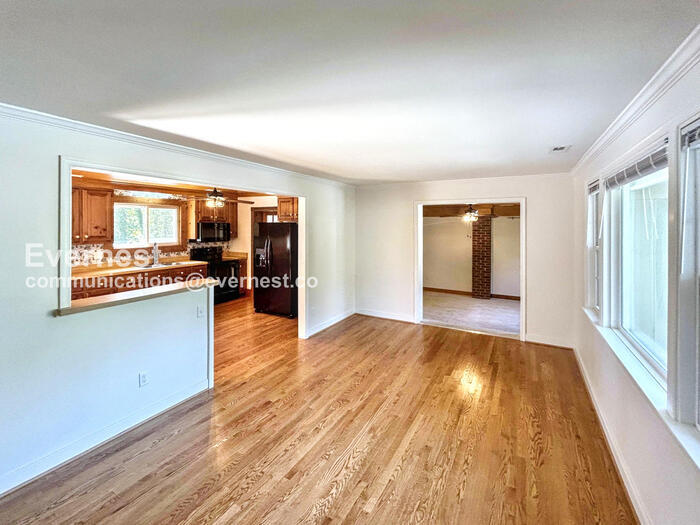 Building Photo - 5631 Swan Dr