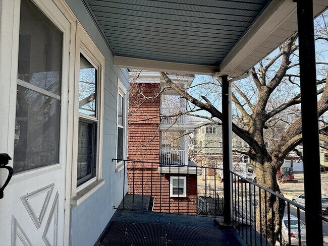 Building Photo - 156 Jaques St