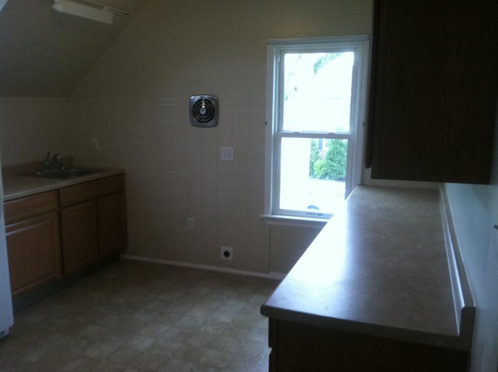 Building Photo - 302 S 2nd St