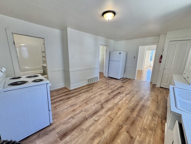 Building Photo - 1119 Doty St