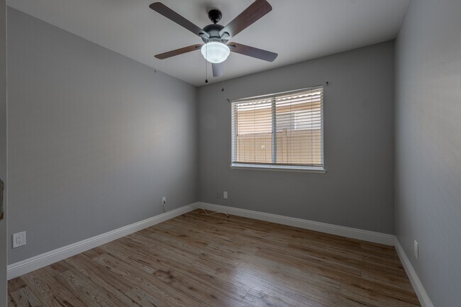 Building Photo - 27263 Family Cir
