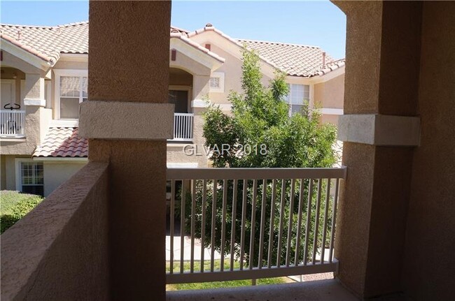 Building Photo - Gated Community, 2bed/2bath