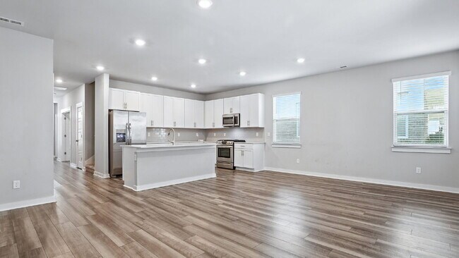 Building Photo - Limited-time offer: Reduced security deposit for well-qualified applicants. Spacious 4BR/3BA home...