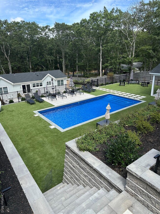 Building Photo - 6 W Landing Rd