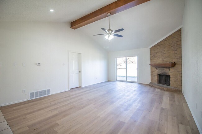 Building Photo - Great 3 bedroom 2 bathroom house in South Lubbock!