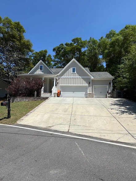 Primary Photo - 104208 Bayou Dr