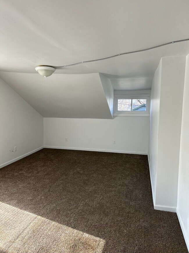 Building Photo - 14 Gerdon Ave