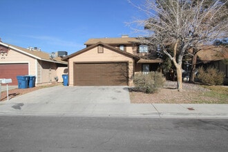 Building Photo - Gorgeous 3Bed/2.5Bath/Pool/Spa, 2-Story Home located in the NW part of the valley