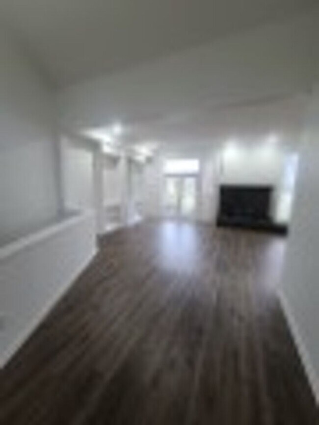 Building Photo - 3/2.5/2 with 2 Living Areas on Crossing Creeks Country Club