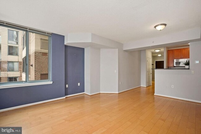 Building Photo - 851 N Glebe Rd