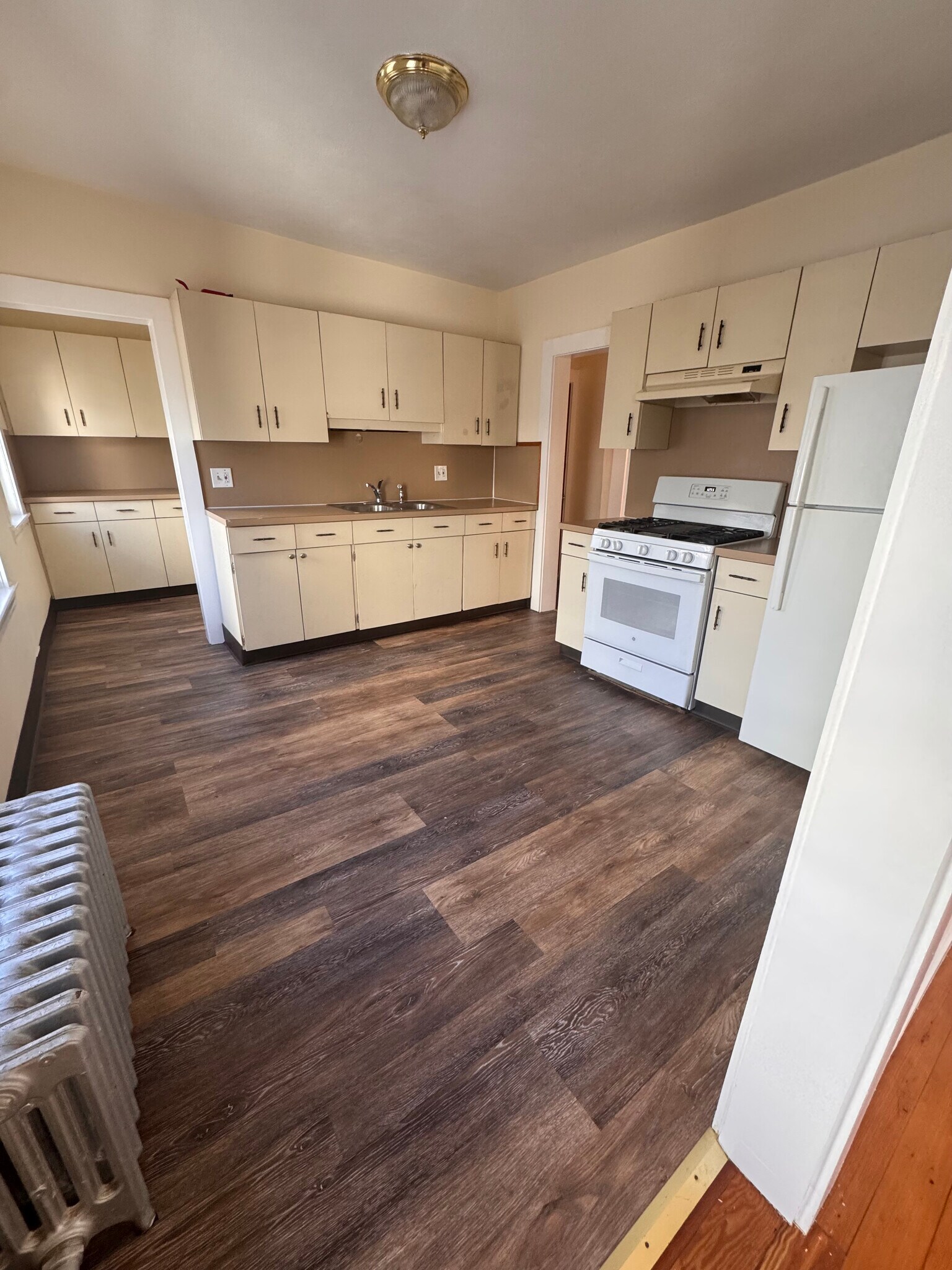 Kitchen - 197 Sheridan Ave