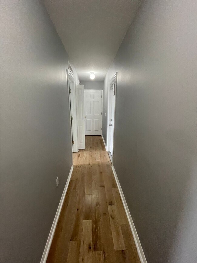 Building Photo - Great Home Great Location - 4 br 2 1/2 bath
