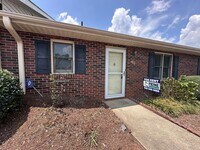 Building Photo - Whether you're downsizing or simply seeking low-maintenance living, this beautifully maintained 2...