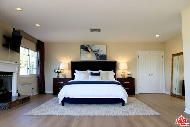 Building Photo - 11502 Dona Teresa Dr