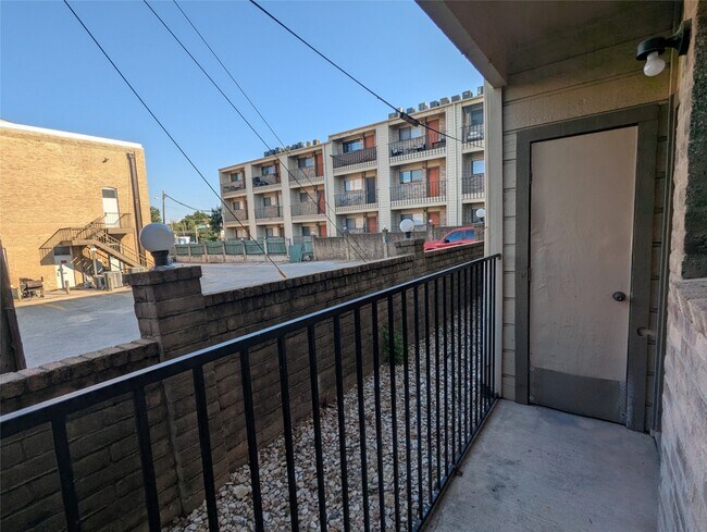 Building Photo - 3000 Guadalupe St