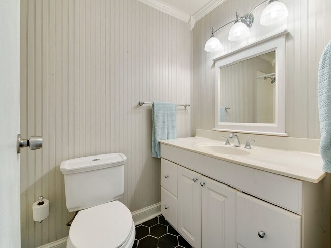 Building Photo - Check out this amazingly located 3 bed/2 b...