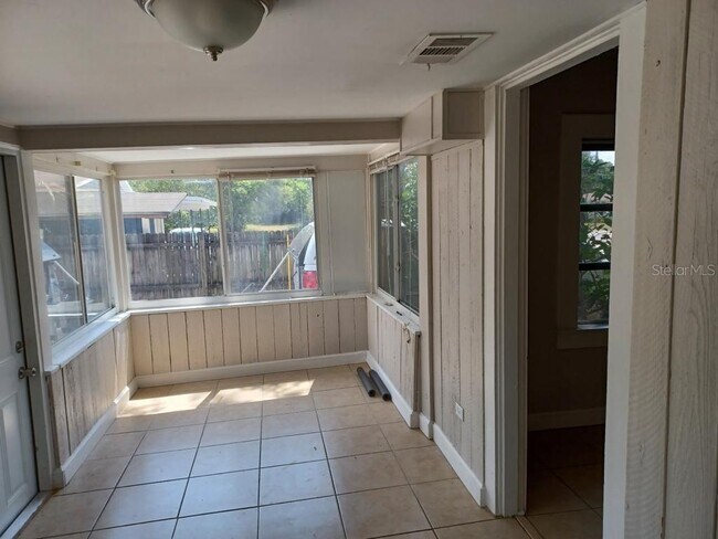 Building Photo - 1290 Idlewild Dr