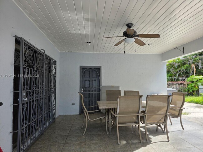 Building Photo - 2970 SW 17th St