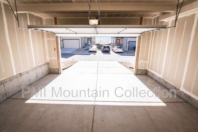 Building Photo - 2484 Wildwood Ln