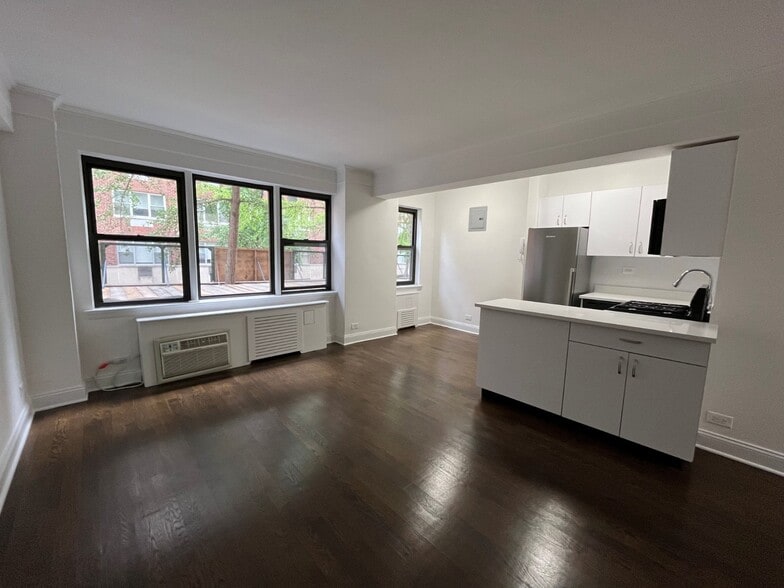 Building Photo - 20 Beekman Pl