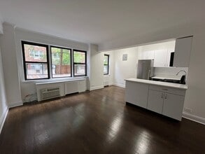 Building Photo - 20 Beekman Pl