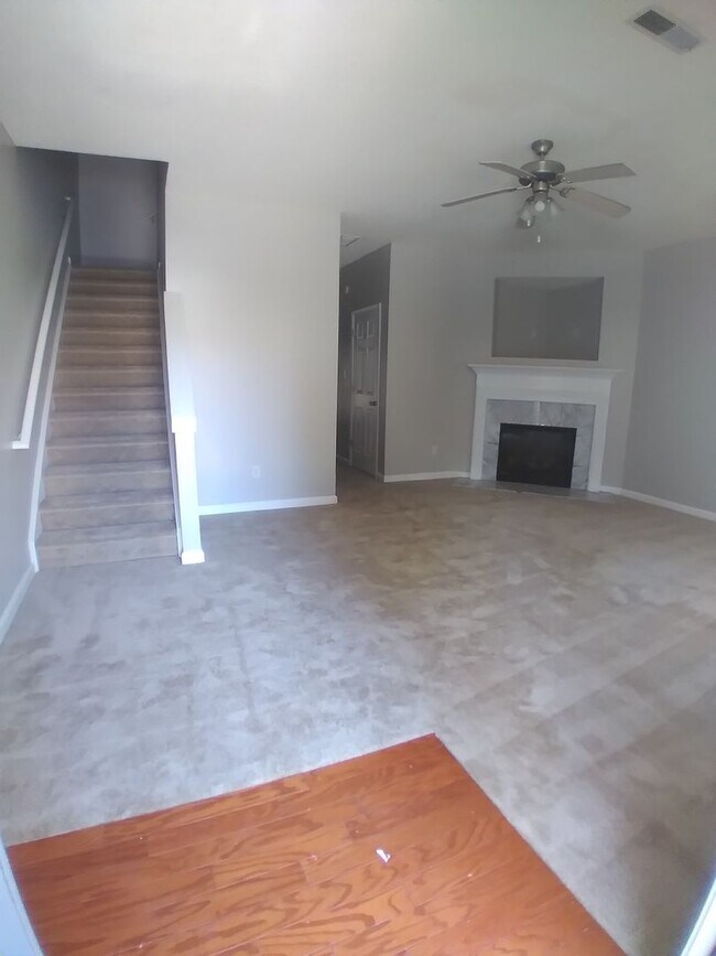 Building Photo - 3 bed 2 bath property in Atlanta!! -- Secu...