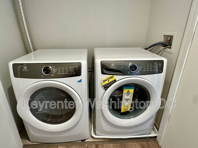 Building Photo - 1460 Belmont St NW