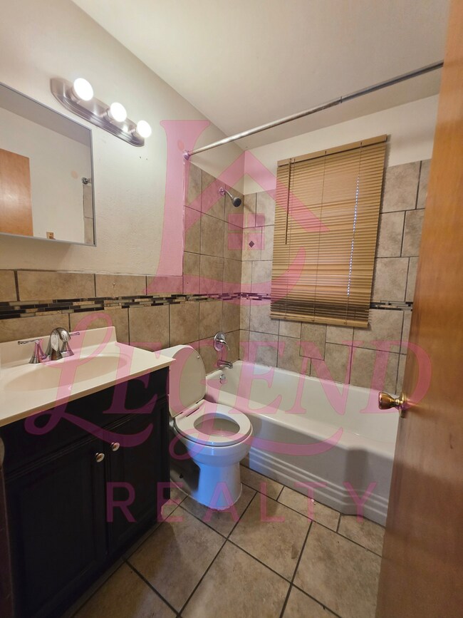 Building Photo - Move-In Ready 2 Bed Home with Sunroom, Garage & Fenced Yard