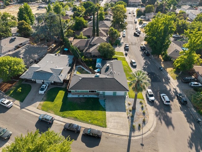 Building Photo - 1135 Agatha Way