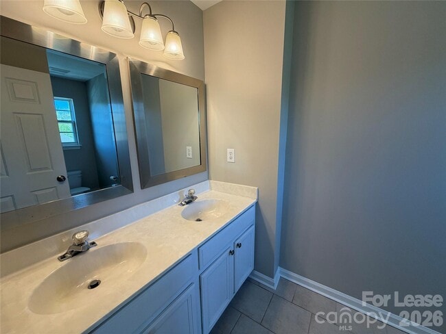 Building Photo - 13812 Hill St