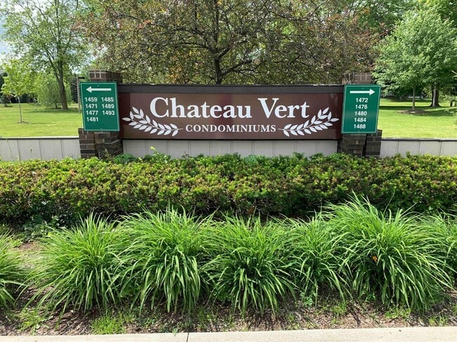 Building Photo - 1472 W Chateau Vert