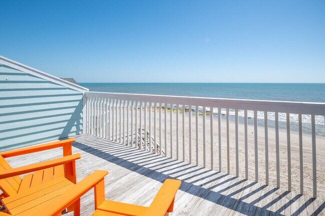 Building Photo - STAY OCEANFRONT FOR THE WINTER!