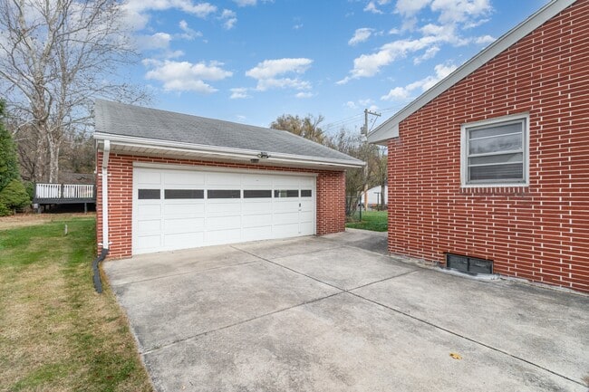 Building Photo - 388 Pleasant View Rd