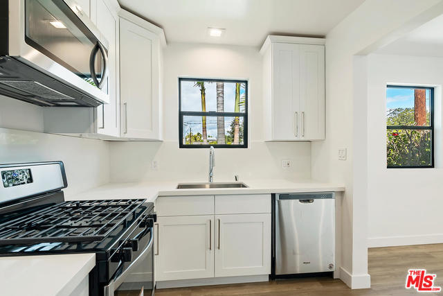 Building Photo - 10992 Exposition Blvd