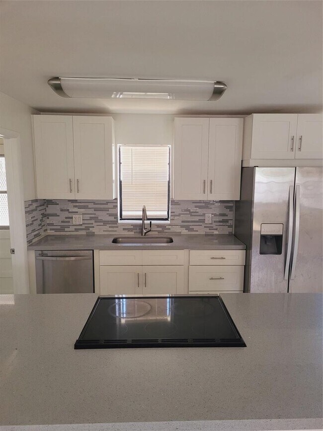 Building Photo - 770 NE 38th St