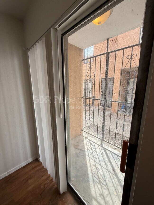 Building Photo - 1928 Buena Vista Dr SE