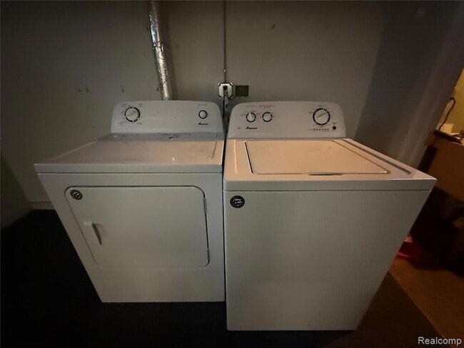 Building Photo - 1111 Holland St