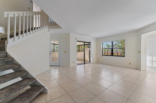 Building Photo - 3 Uno Lago Dr