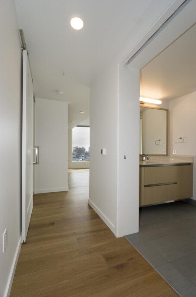 Building Photo - 2 bedroom in Seattle WA 98101